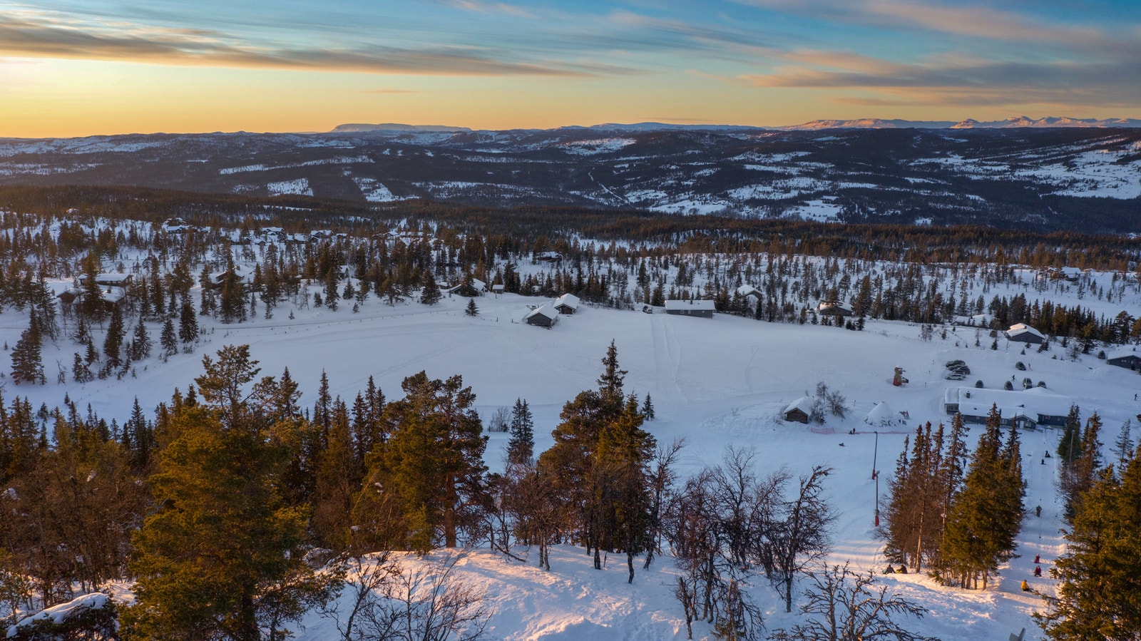 Panoramautsikt! Kanten av tomten med Nystølen nedenfor. Galleribilde