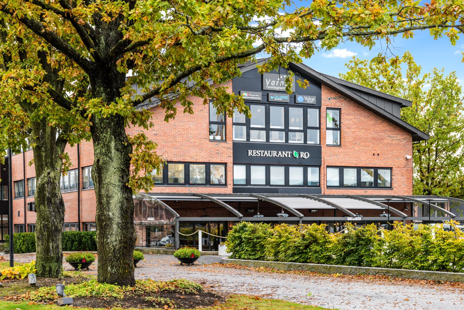 Rosenvinge Park byr på restauranter, blomsterbutikk og et stort og variert tilbud av helse- og velværefasiliteter Galleribilde