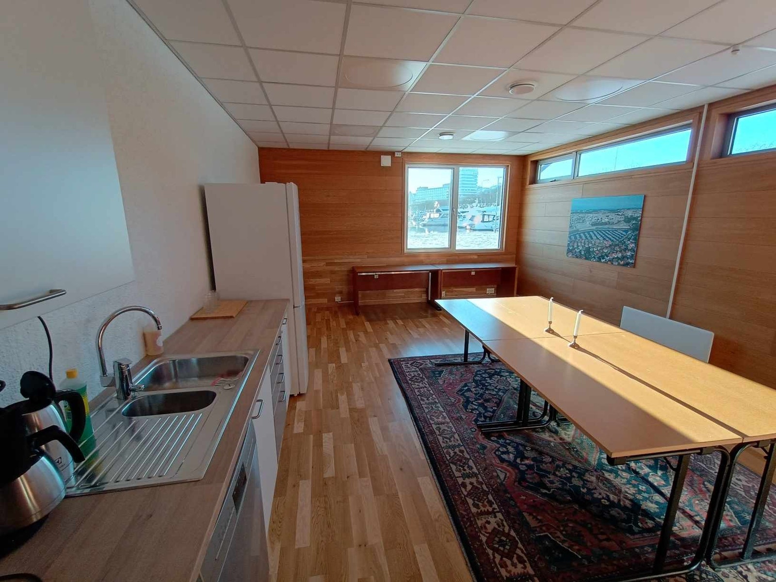 Utsikt til park og Hillevågsvannet Galleribilde