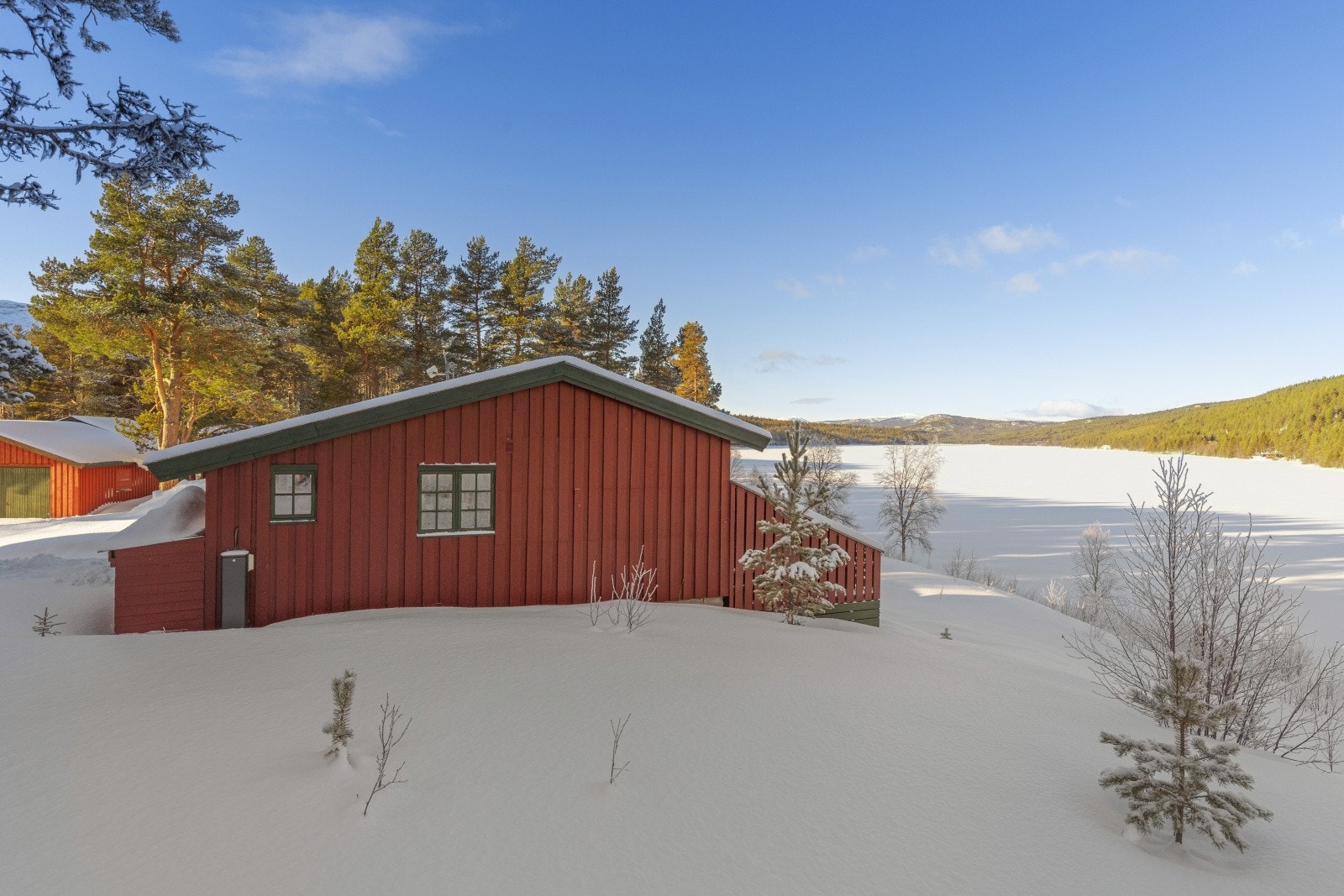 Hytta sett mot nord - vinter Galleribilde