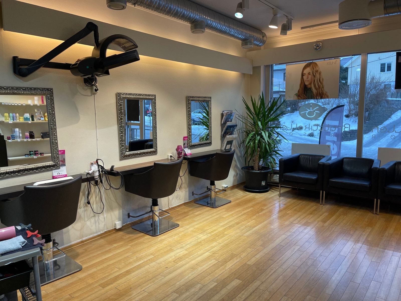 Romslig åpen stasjoner Galleribilde