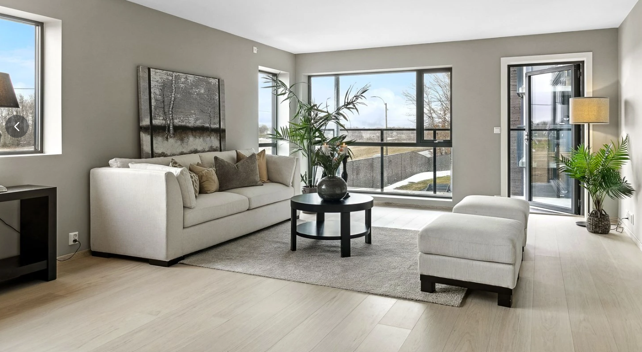 Lyst, lekkert og moderne! Her får du bl.a en-stavs eikeparkett og vannbåren gulvvarme. Galleribilde