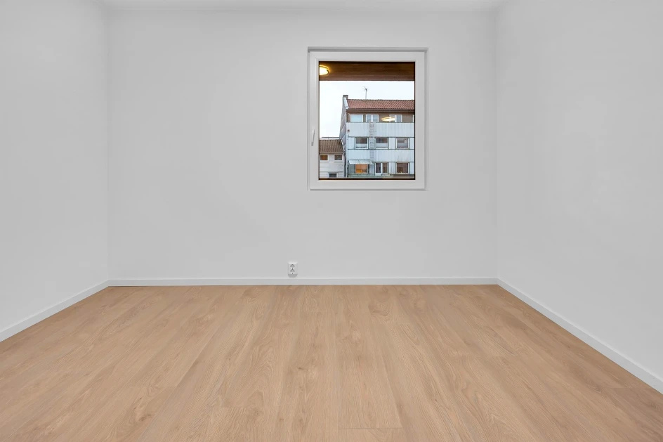 Rommet. Det er nå innredet med seng og garderobeskap. Galleribilde