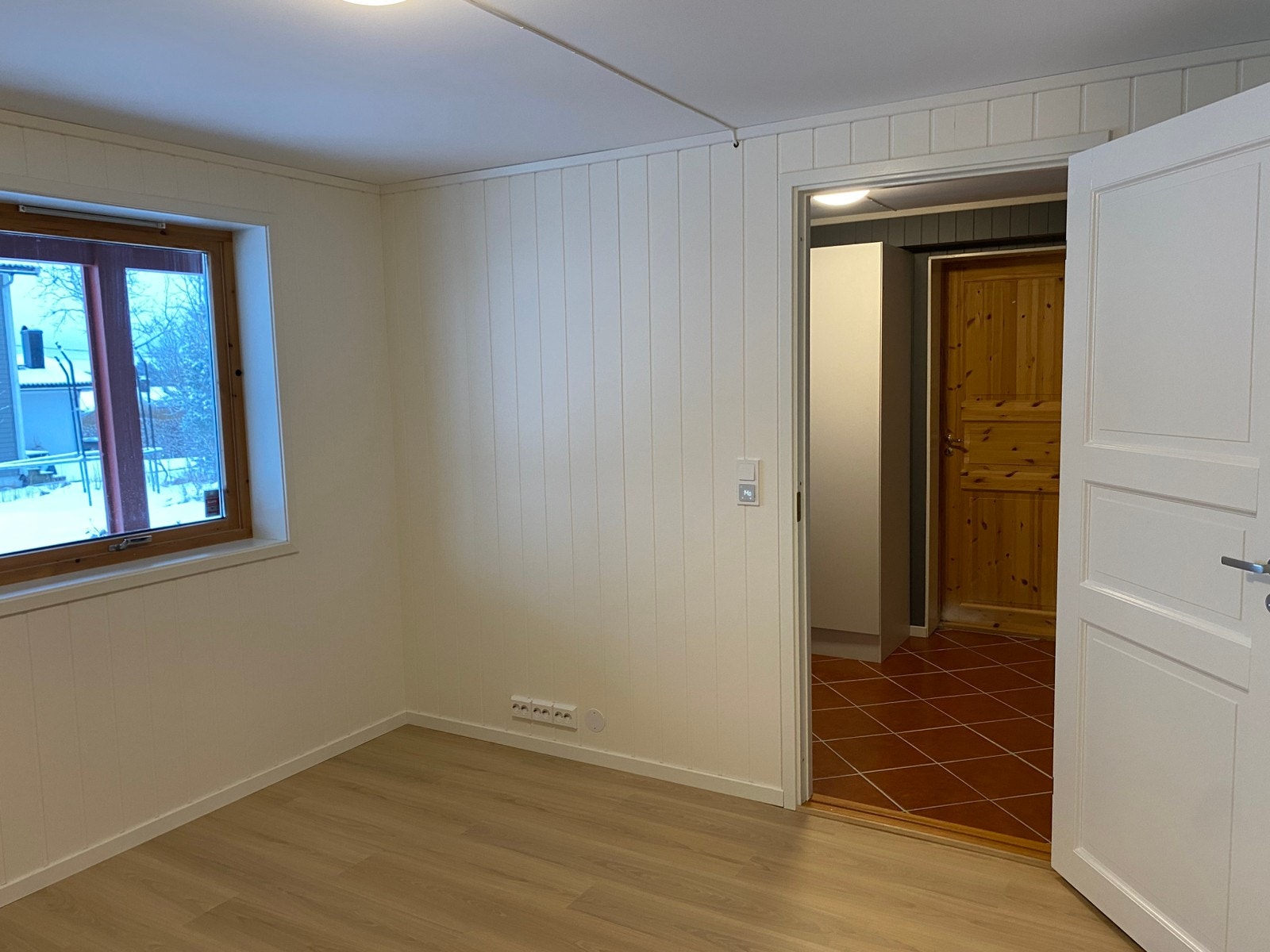Inngang til stue via gangen Galleribilde