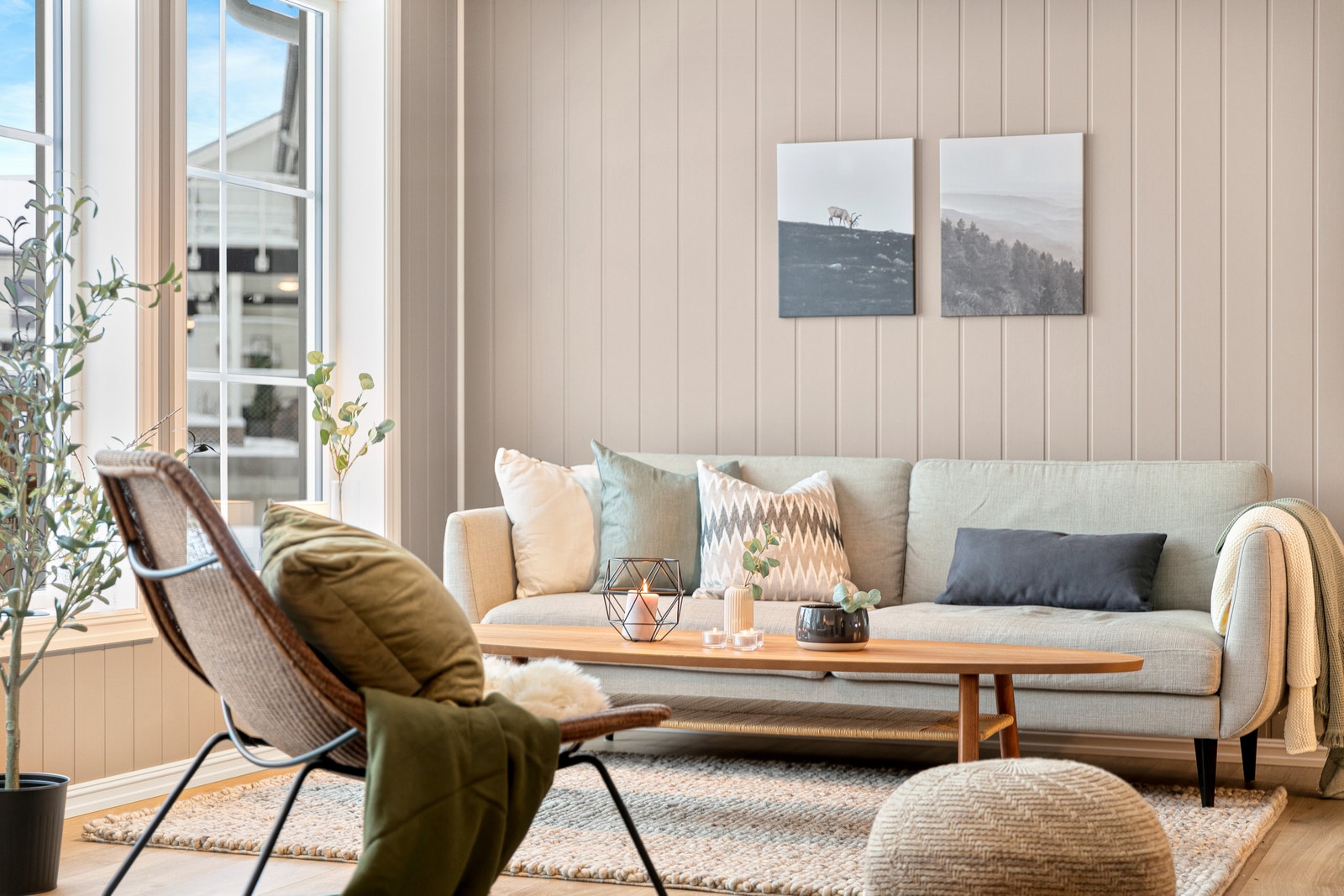 Lys og koselig stue, godt skjermet for innsyn. Galleribilde