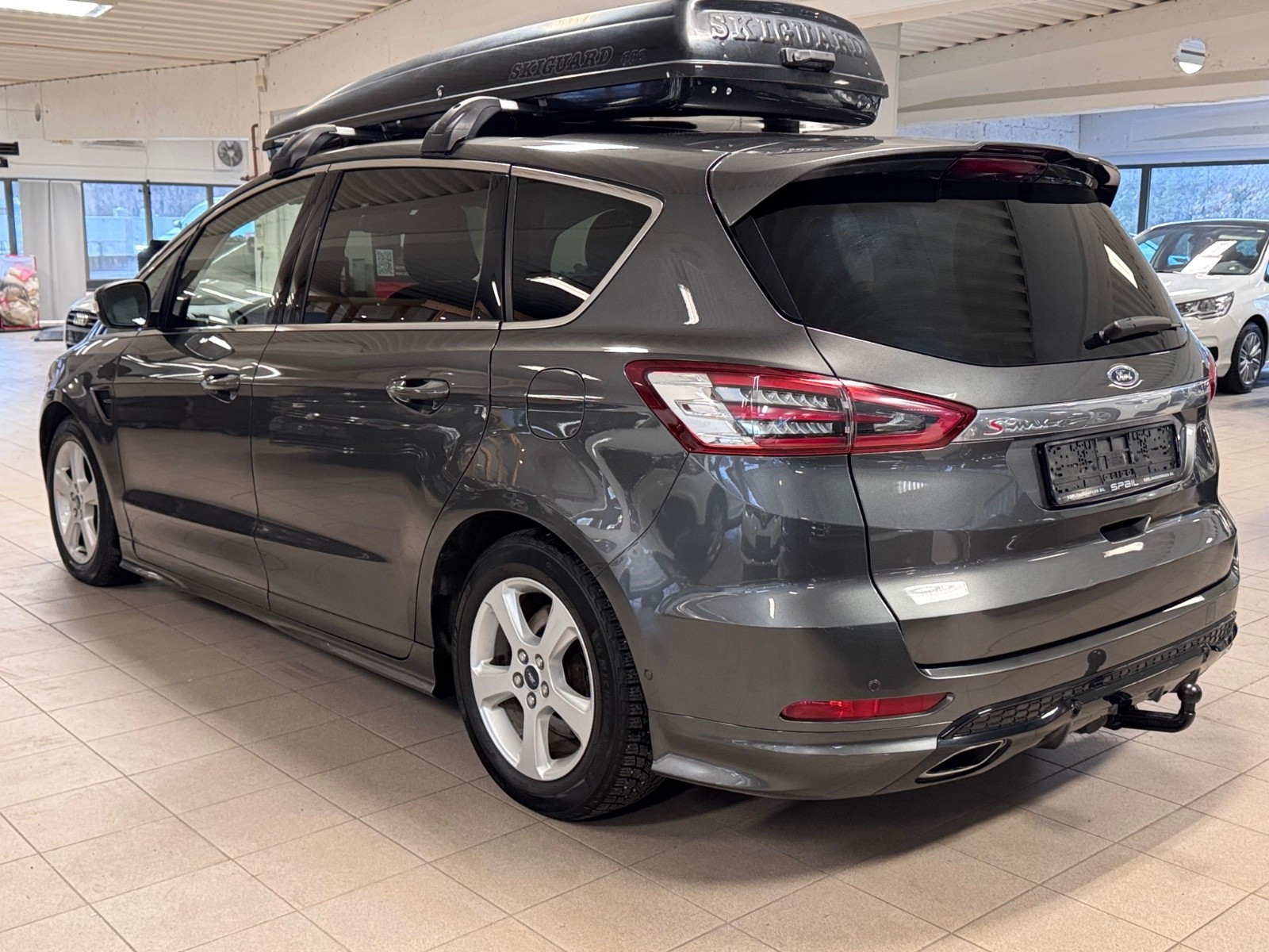 Ford S-MAX 180Hk Aut TITANIUM S AWD Navi Pano DAB+ 7.Seter EU10/26 3