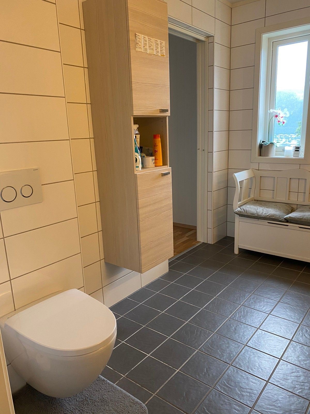 Shared Bathroom Galleribilde