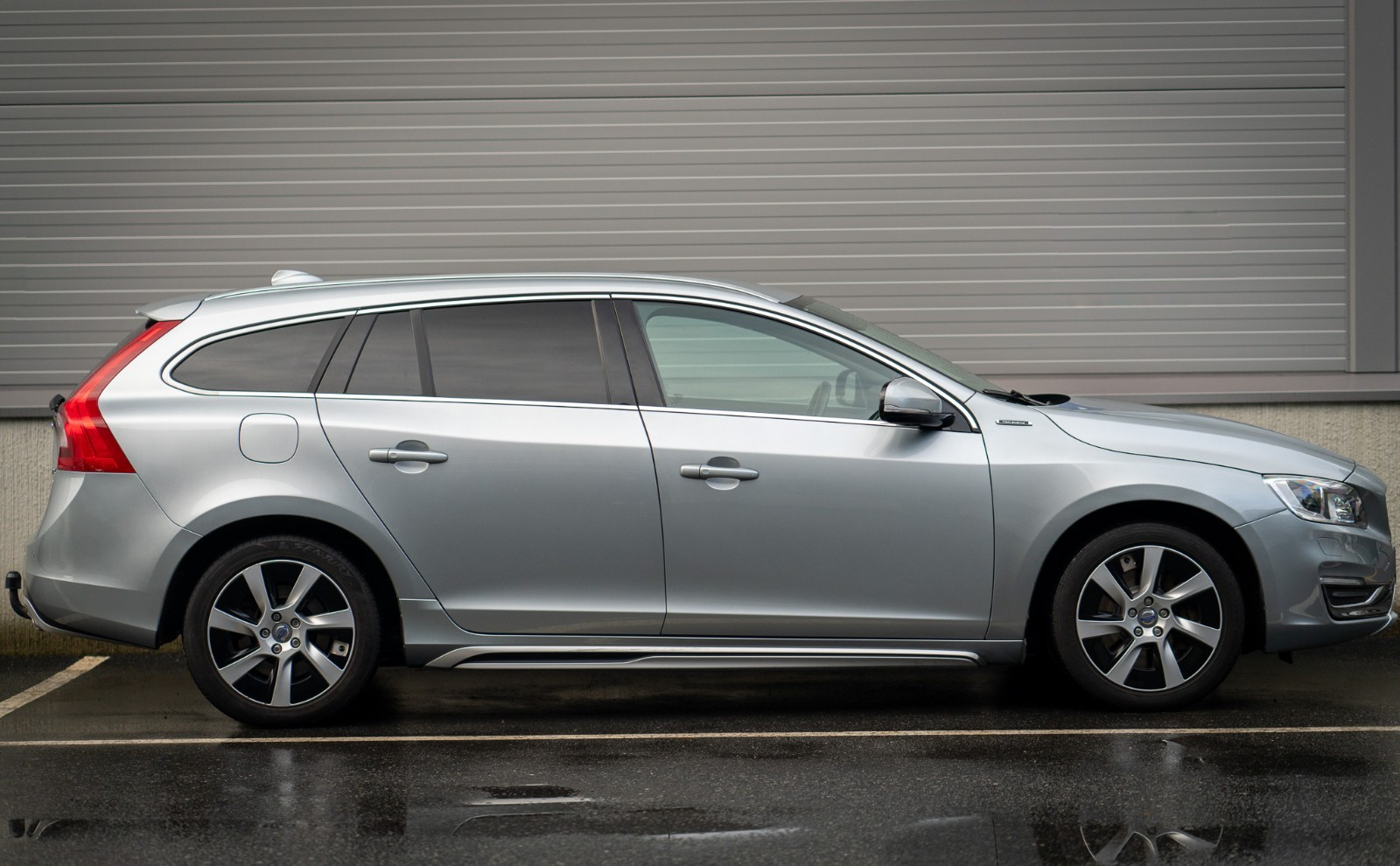 Volvo V60 Plug in Hybrid D6/283hk/Hengerfeste/Skinnseter/+++ 2
