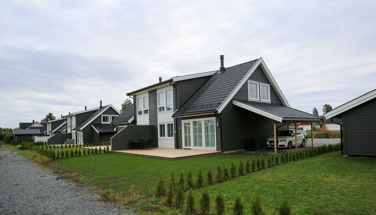 Bilde av tilsvarende bolig. Leveres uten carport, men mulighet for frittstående garasje/carport.