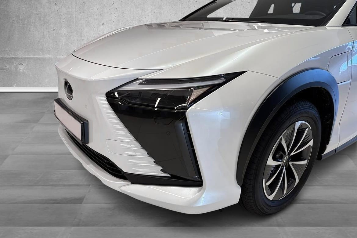 Lexus RZ 450e Executive Panorama Skinn/El.seter/El.Ratt/ACC/++ 3