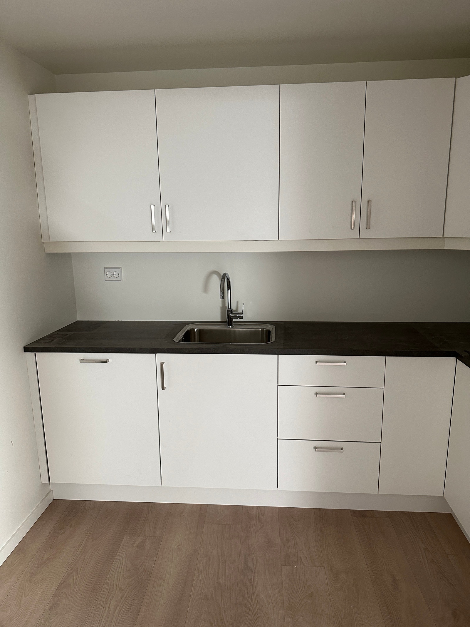 Kjøkken nytt fra Strai, 302 Galleribilde