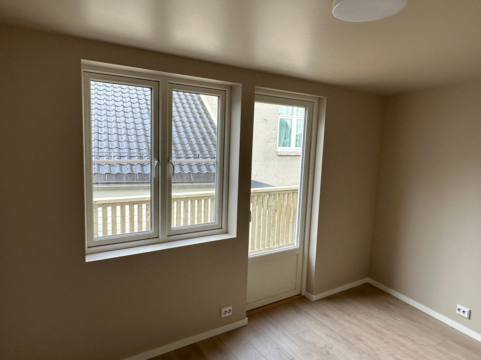 Hoved soverom med balkong, 302 Galleribilde