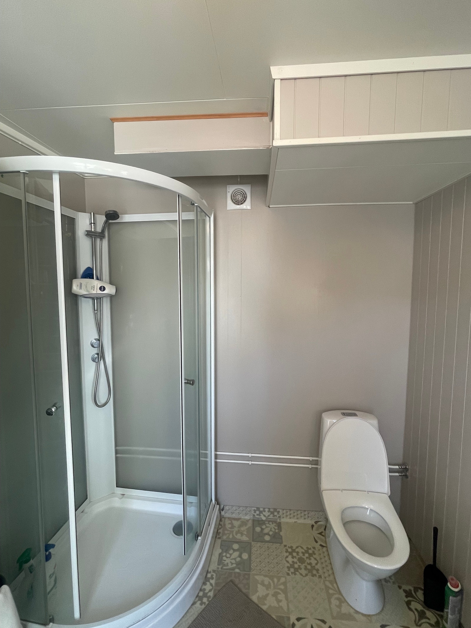 Baderom med dusj kabinett Galleribilde