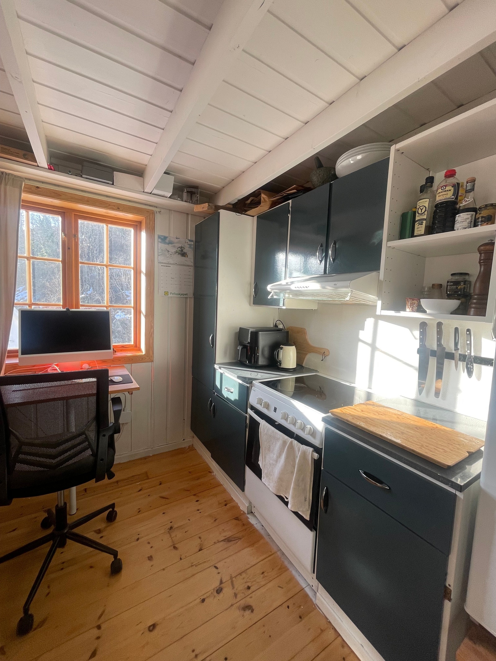 Kjøkken med kontor plass (Data følger ikke med!) Galleribilde