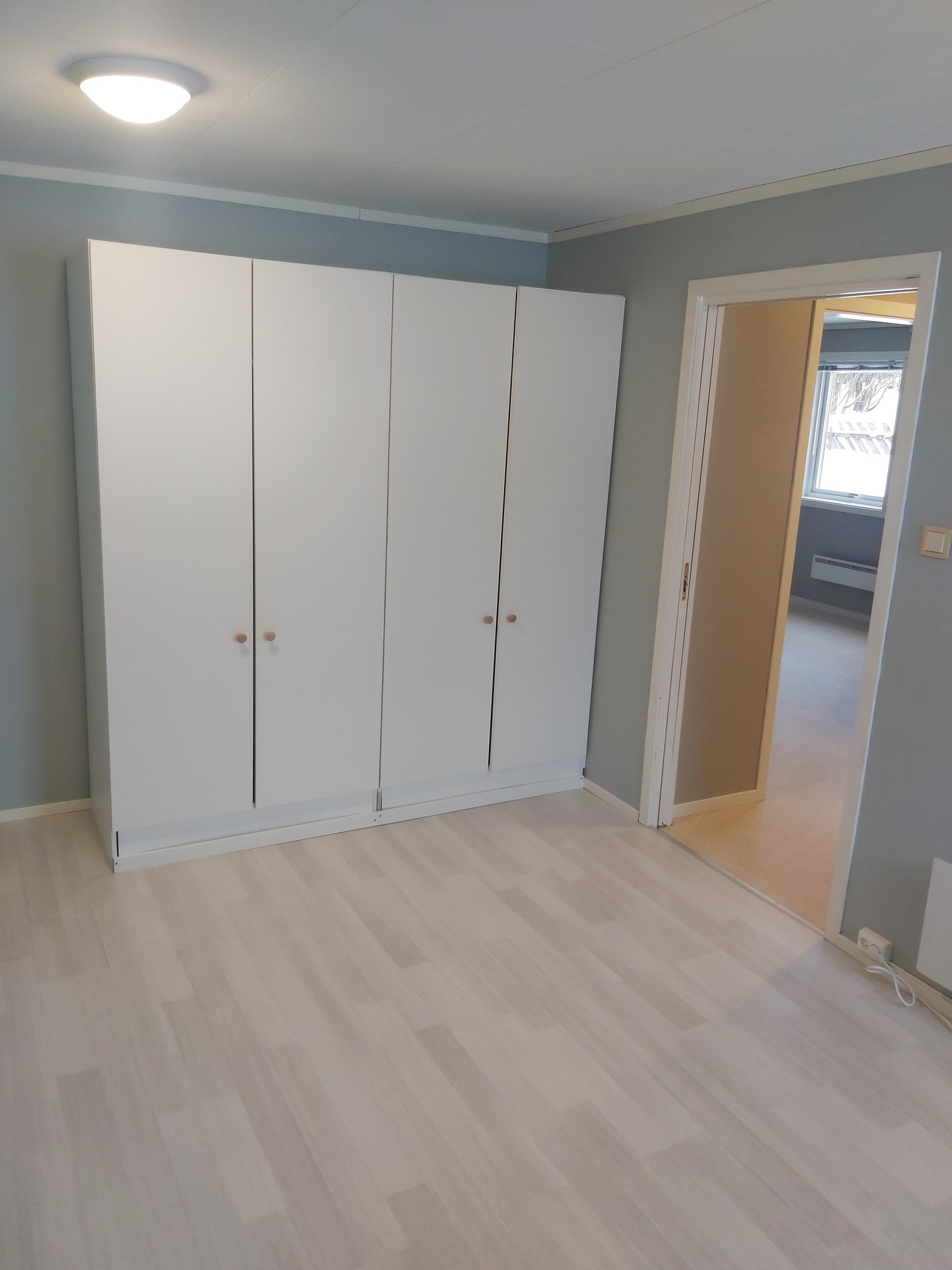Soverom m/skap Galleribilde