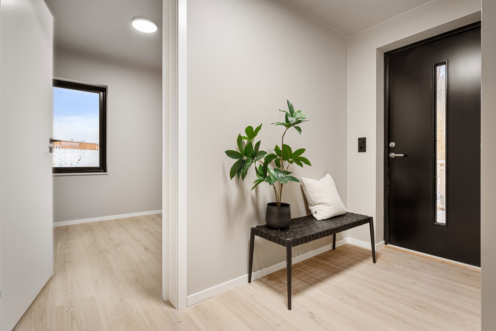 Man ønskes velkommen inn i en lekker entrè. Galleribilde