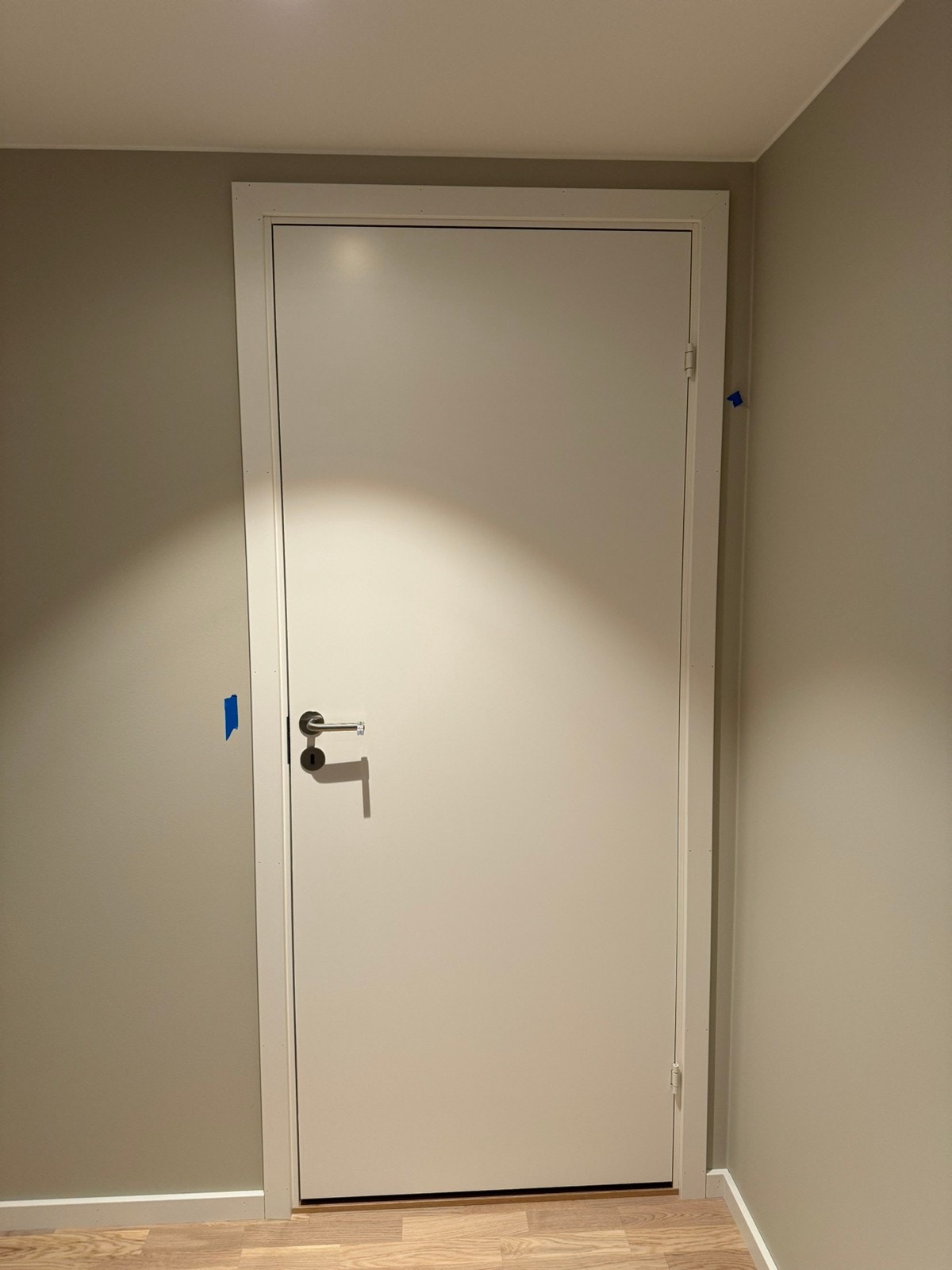 Entre har en dør videre inn til boden. Galleribilde