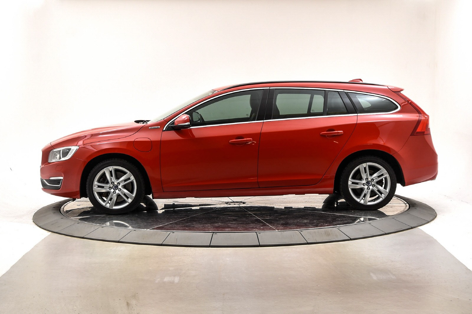 Volvo V60 D6 AWD Momentum Plug in Hybrid /REG.REIM /H.F / 283hk 2