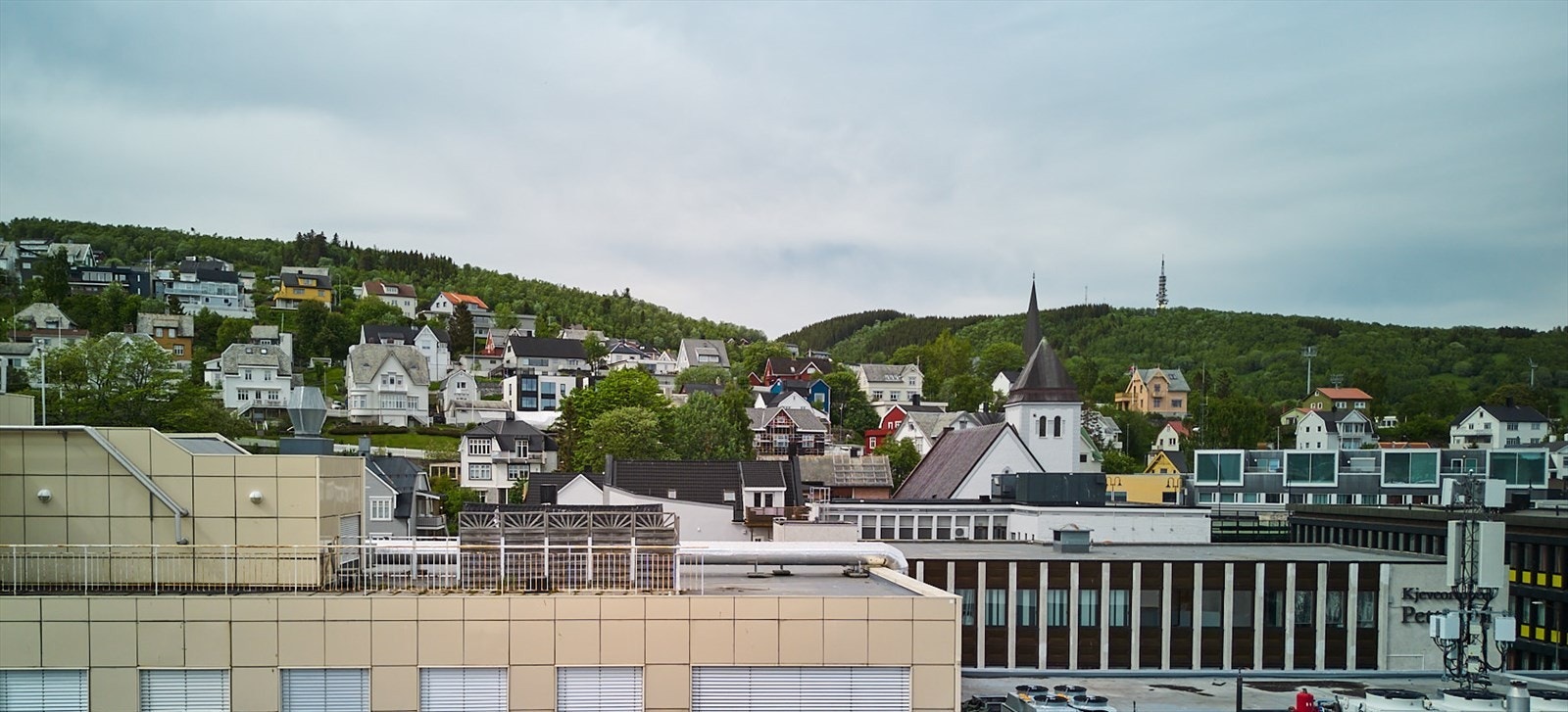 Mot nordøst ser du mot Samaåsen og TV- tårnet. Galleribilde