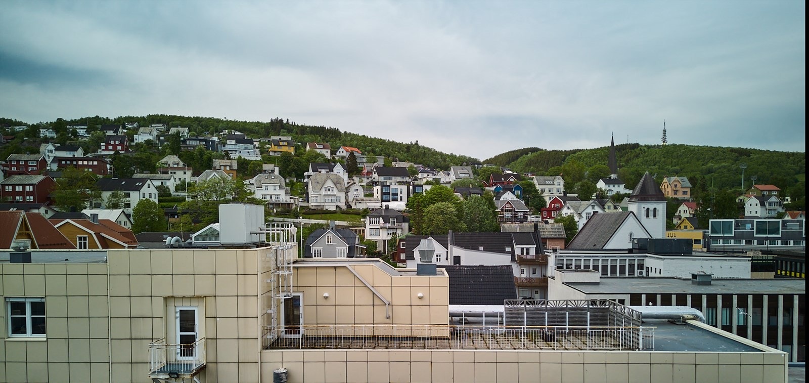 Utsikt mot kveldssol i vest Galleribilde