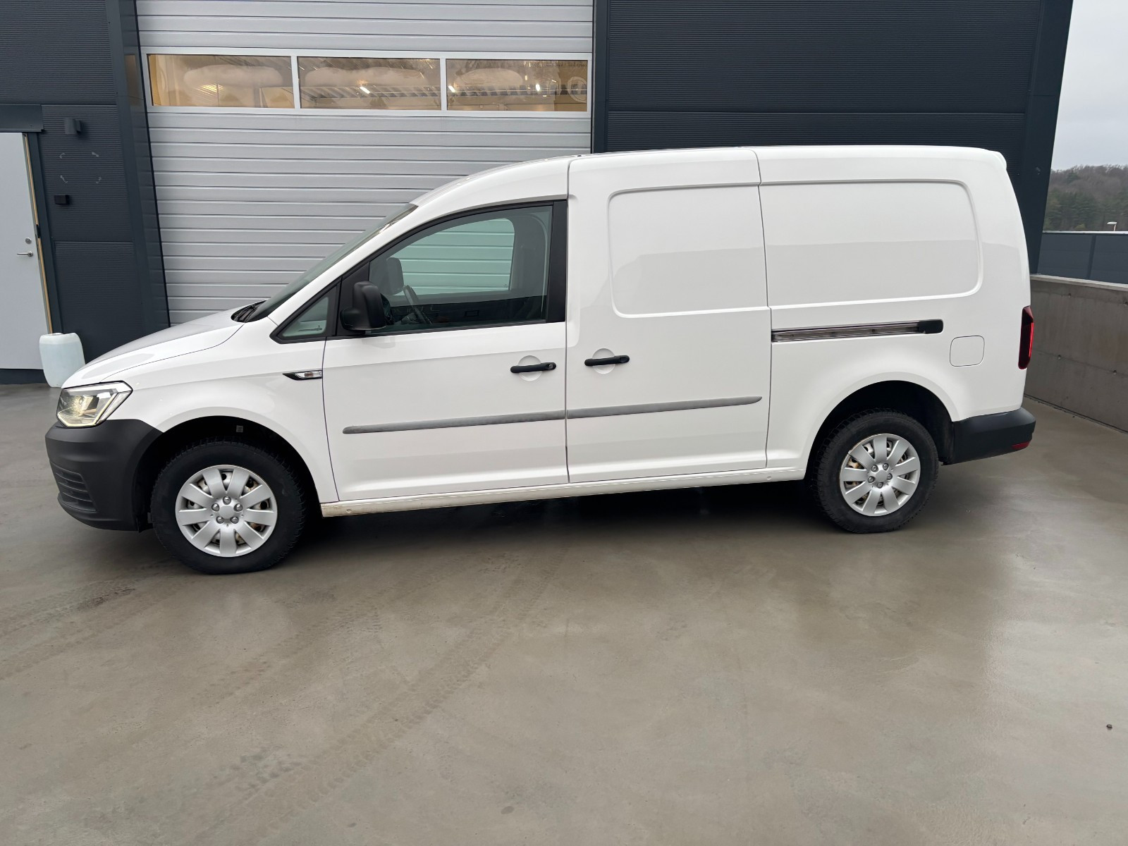 Volkswagen Caddy Maxi 2.0-122 D 4MOTION 2xSkyv comfortvegg, innredning 3
