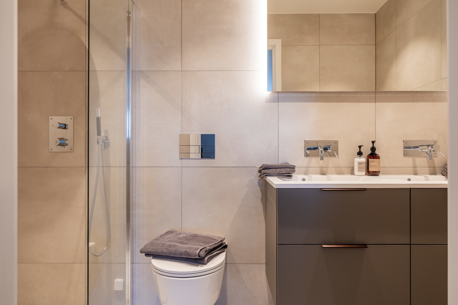 Bad 1. Foto er fra leilighet 3004 som har lik standard og planløsning. Galleribilde