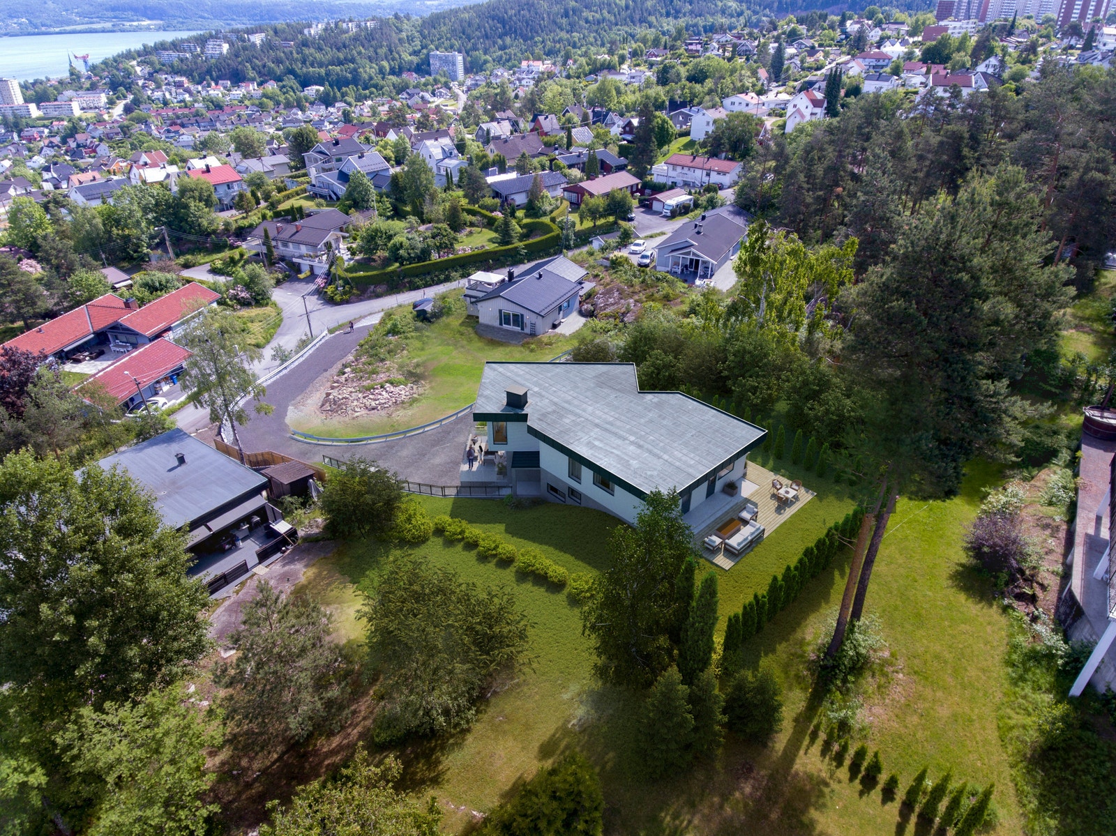 Bygget som er godkjent, visualisert inn på tomten. Galleribilde