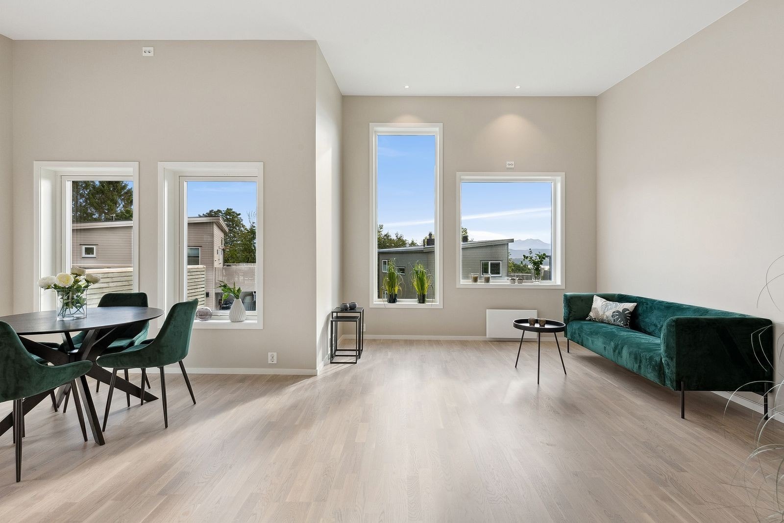 Eikeparkett fra Kährs på alle tørre rom. Illustrasjonsfoto. Galleribilde