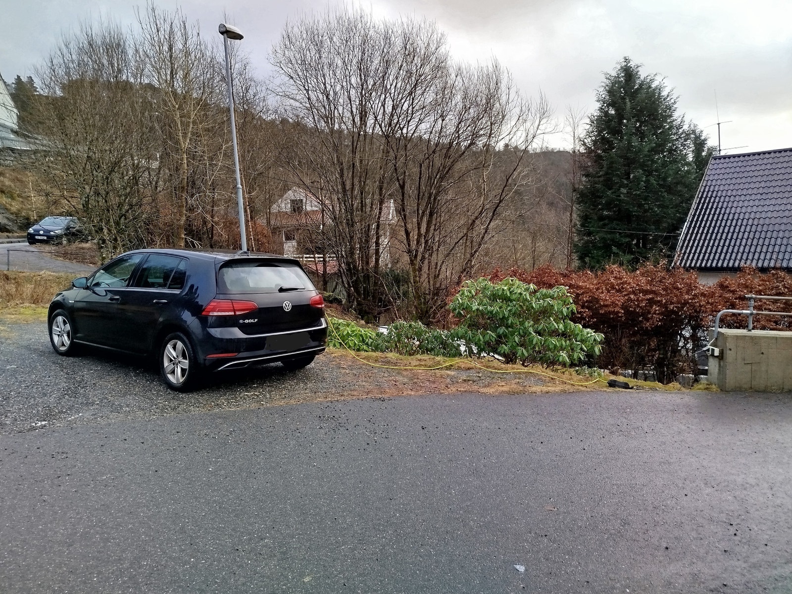 Biloppstillingsplass med mulighet for lading Galleribilde