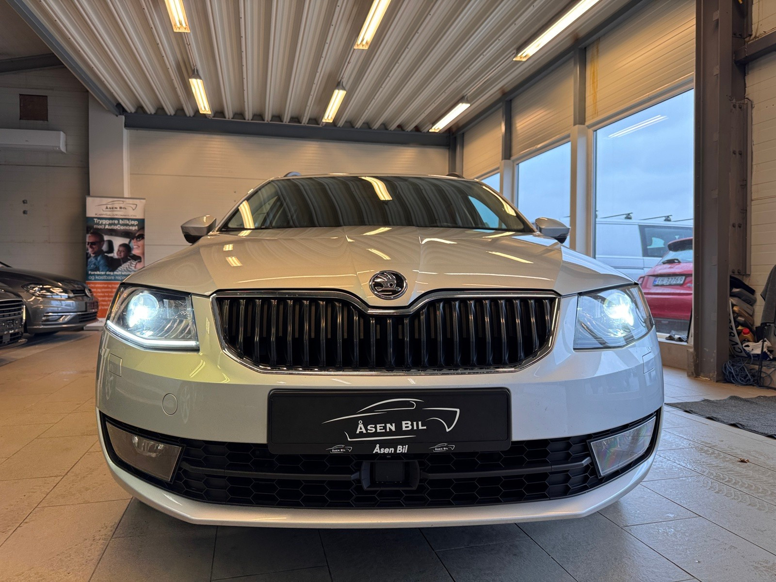Skoda Octavia 1.6-TDI-110HK-DSG/AUT*XENON/LED*CRUISE*DAB*BT*MULTIRATT 3