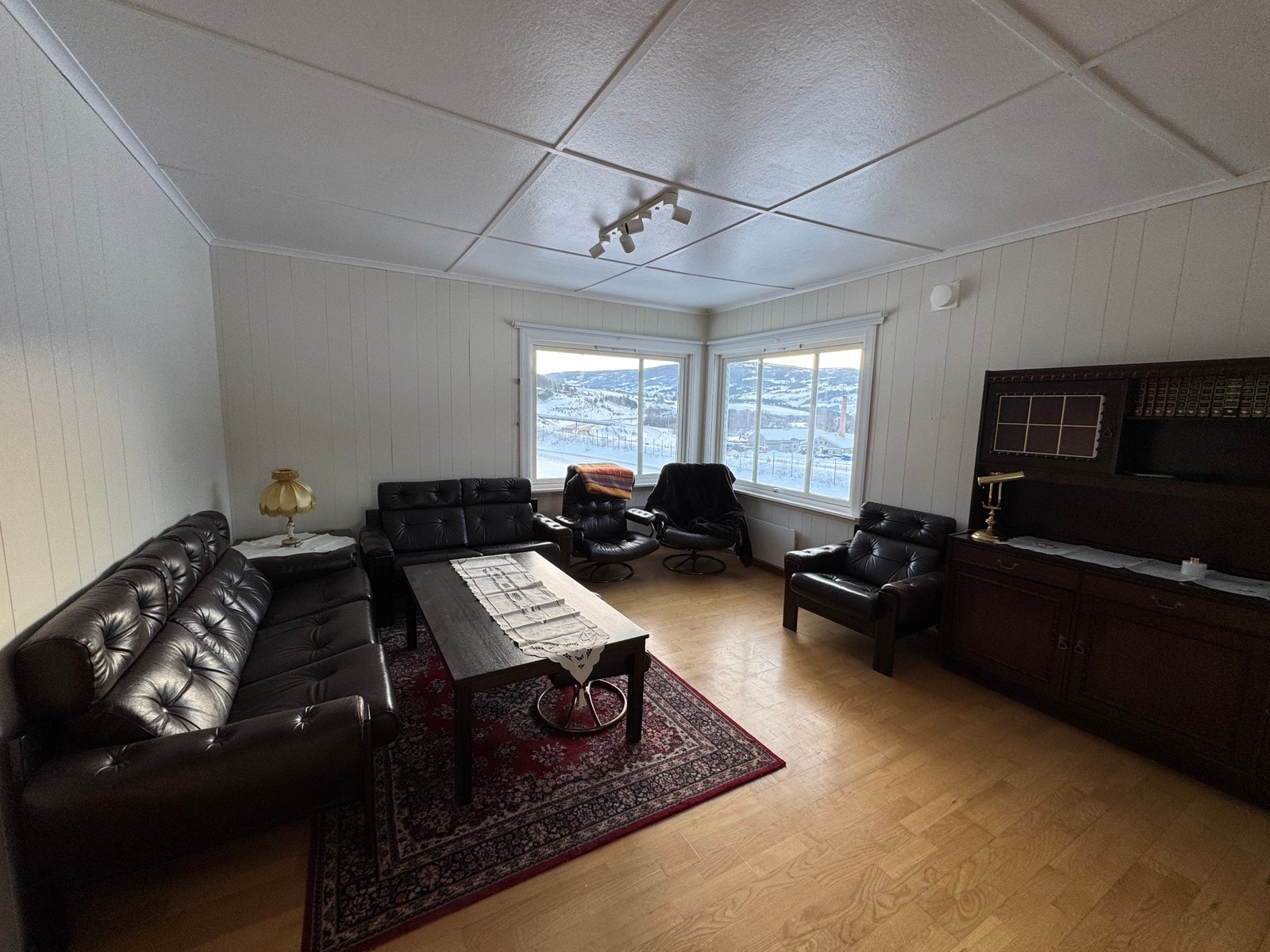 Stuens salongdel med skatoll/sjenk Galleribilde