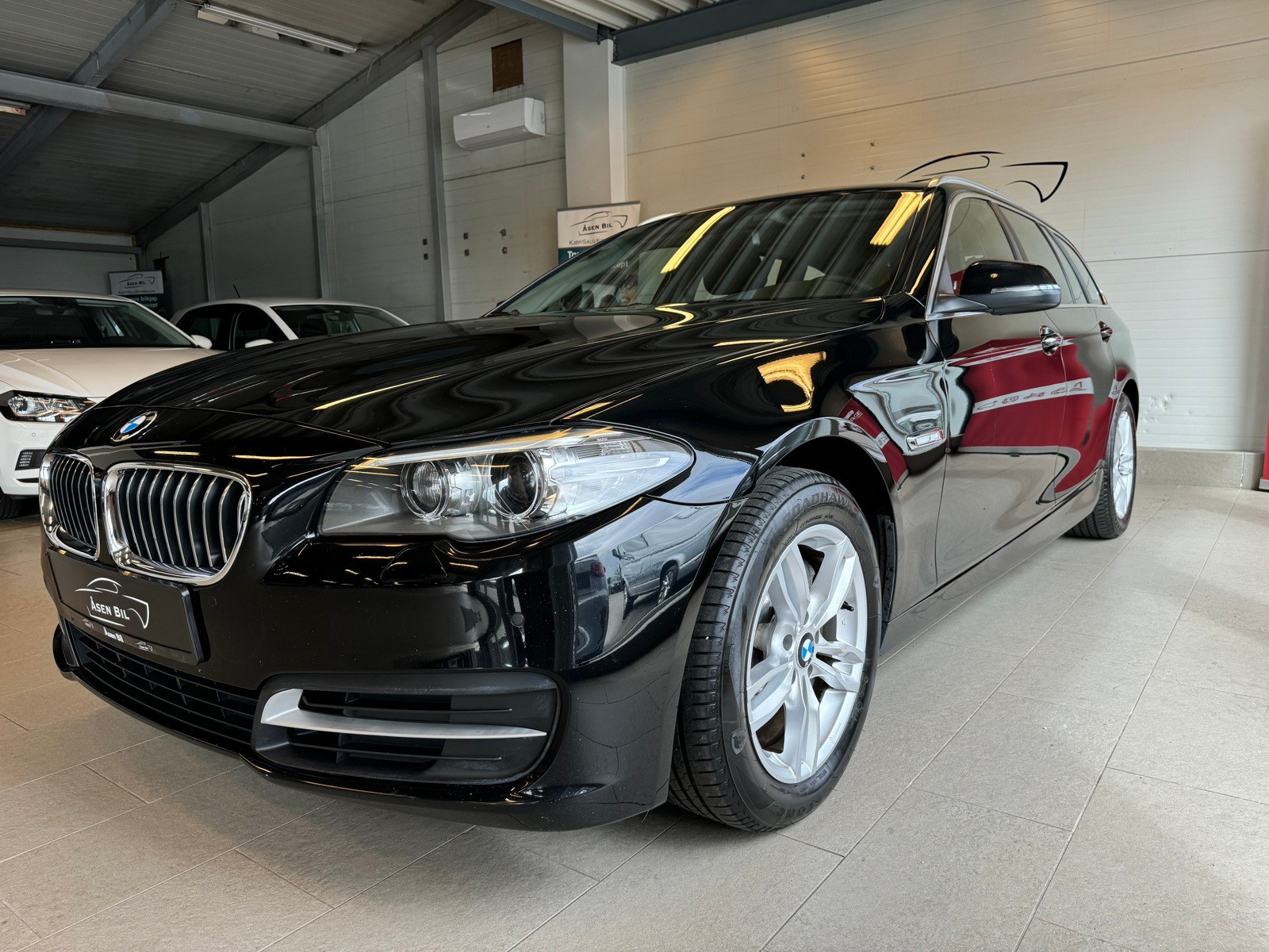 BMW 5-serie 525 DAT*218 HK*xDRIVE/Navi/Head-up/Skinn/Sport/H&K/Dab+ 2
