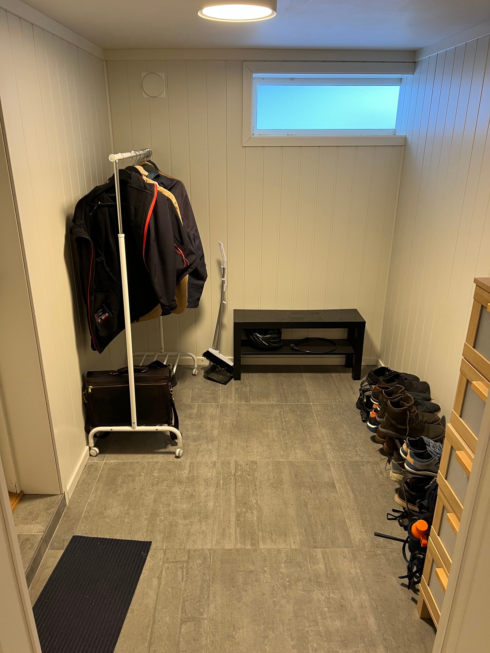 Stor og romslig gang Galleribilde