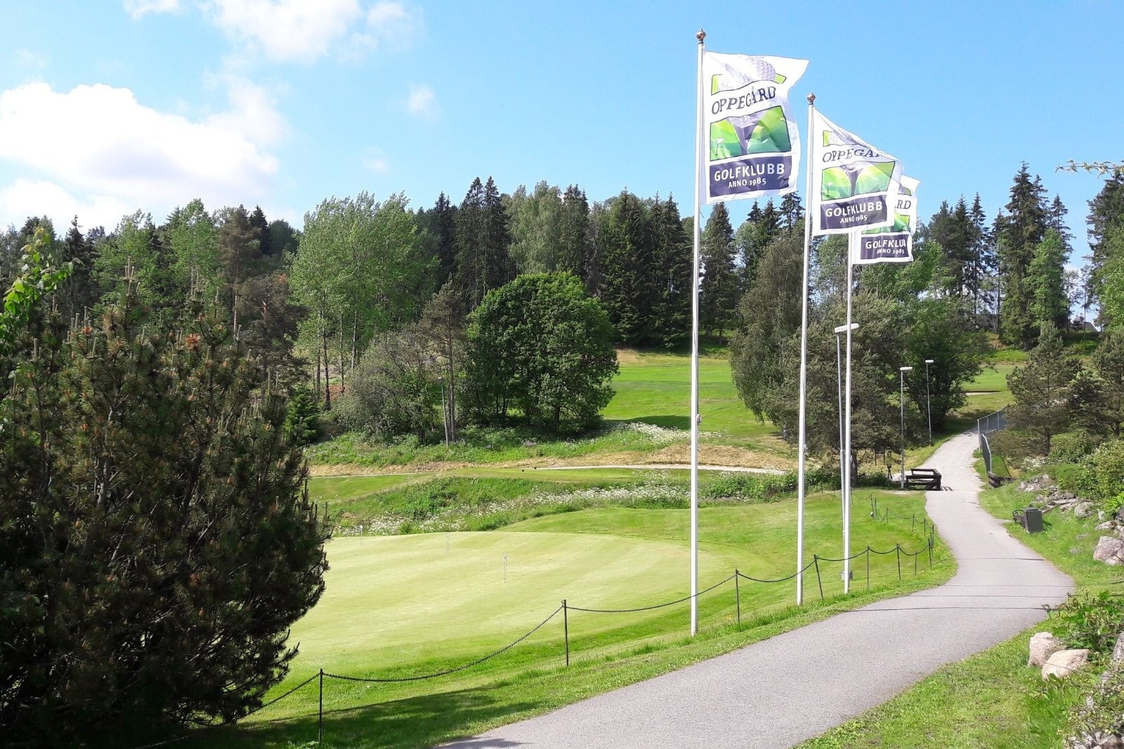 Oppegård Golfklubb med 18-hulls bane ligger i nærområdet Galleribilde