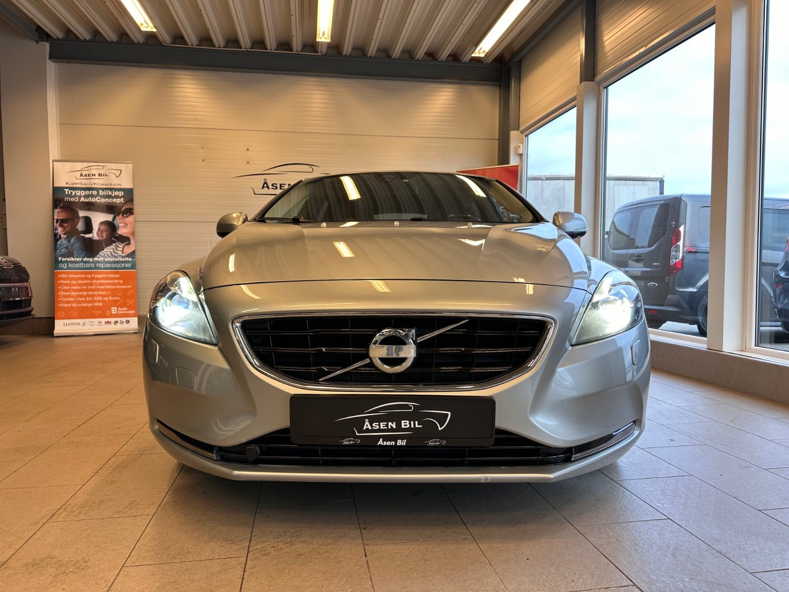Volvo V40 1.6-114HK-AUTOMAT*WEBASTO*VOC*SKINN*KAM*PDC*DAB*BT*LED 3