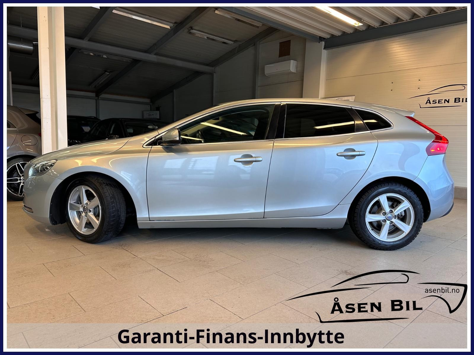 Volvo V40 1.6-114HK-AUTOMAT*WEBASTO*VOC*SKINN*KAM*PDC*DAB*BT*LED
