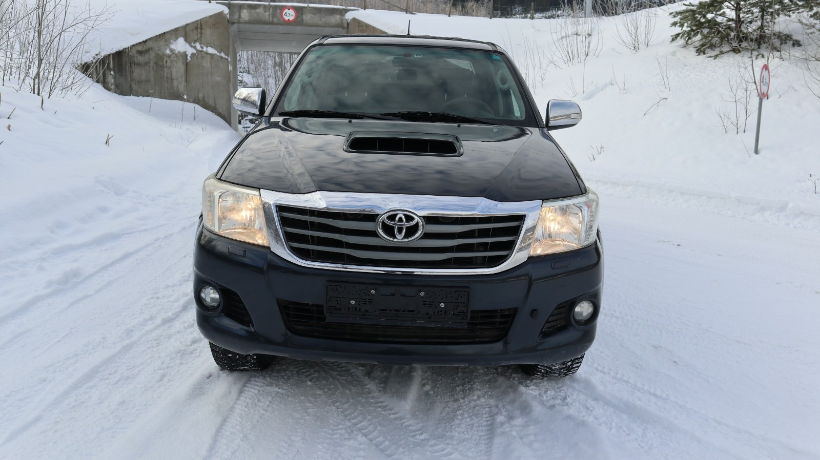 Toyota HiLux 4WD. 5 SETER. SERVICER FULGT. HEL OG FIN 2