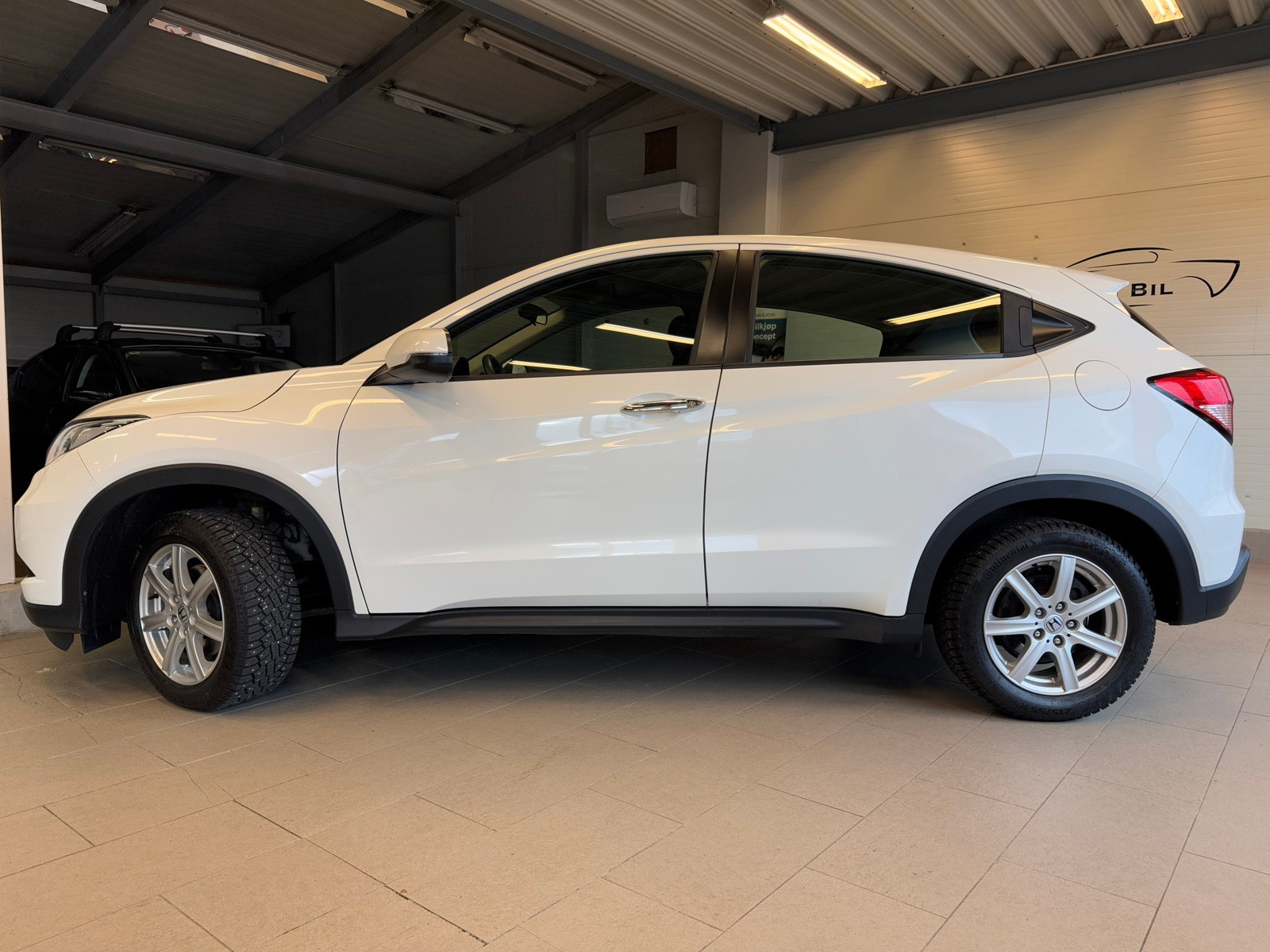 Honda HR-V 1.5-131HK-AUTOMATGIR*LANE-ASSIST*P.SENSORER*NAVI*LAV-KM 2