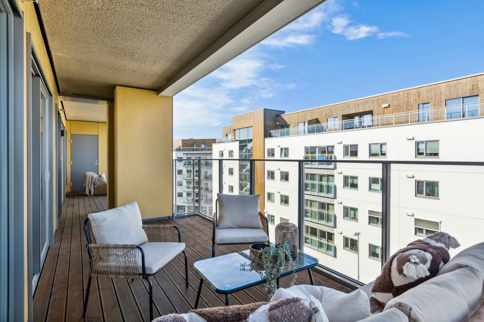 Her disponerer du en romslig balkong på hele 28 kvm! Galleribilde