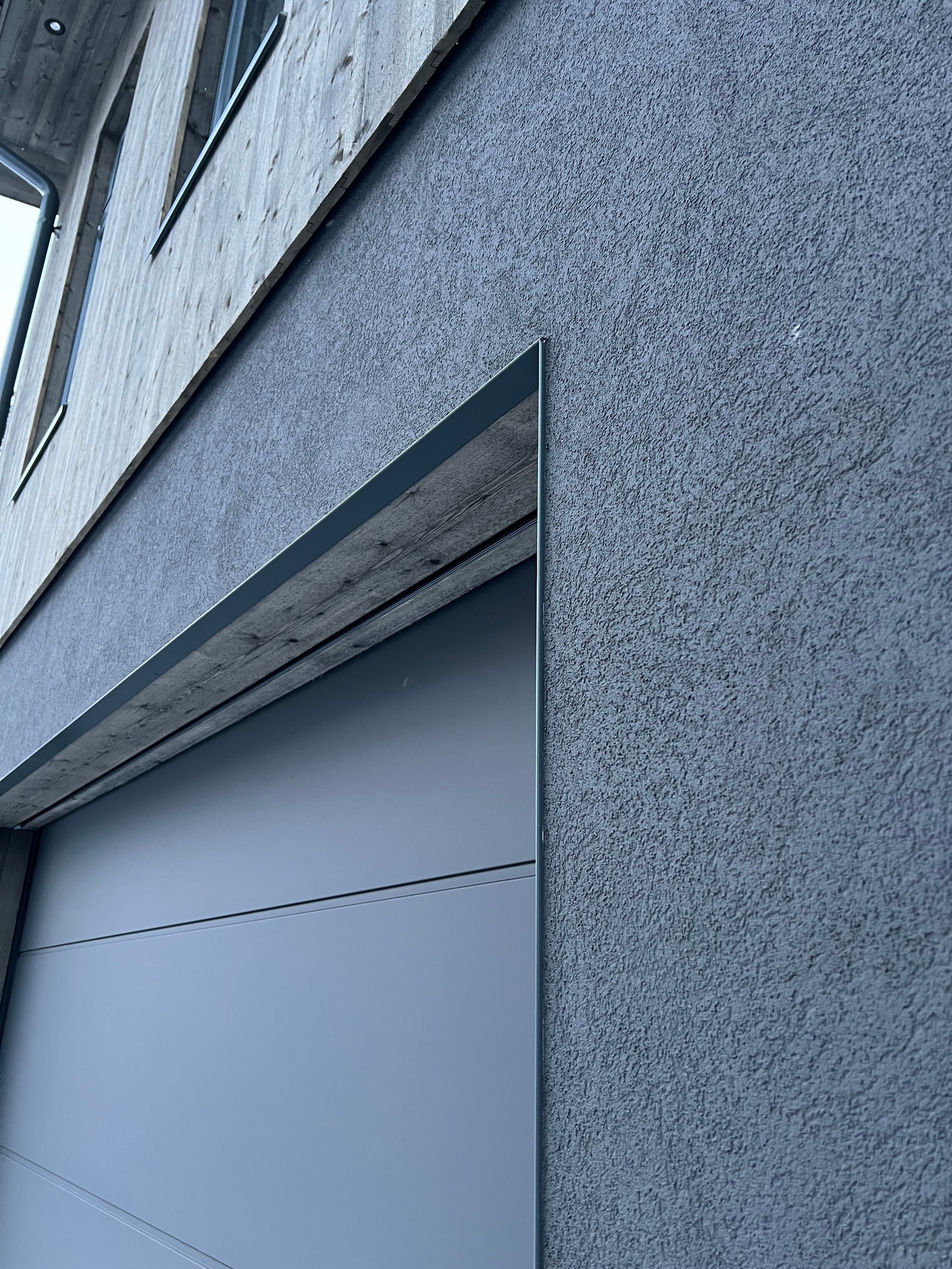 Detalj overgang beslag/fiberpuss v/garasjeport Galleribilde