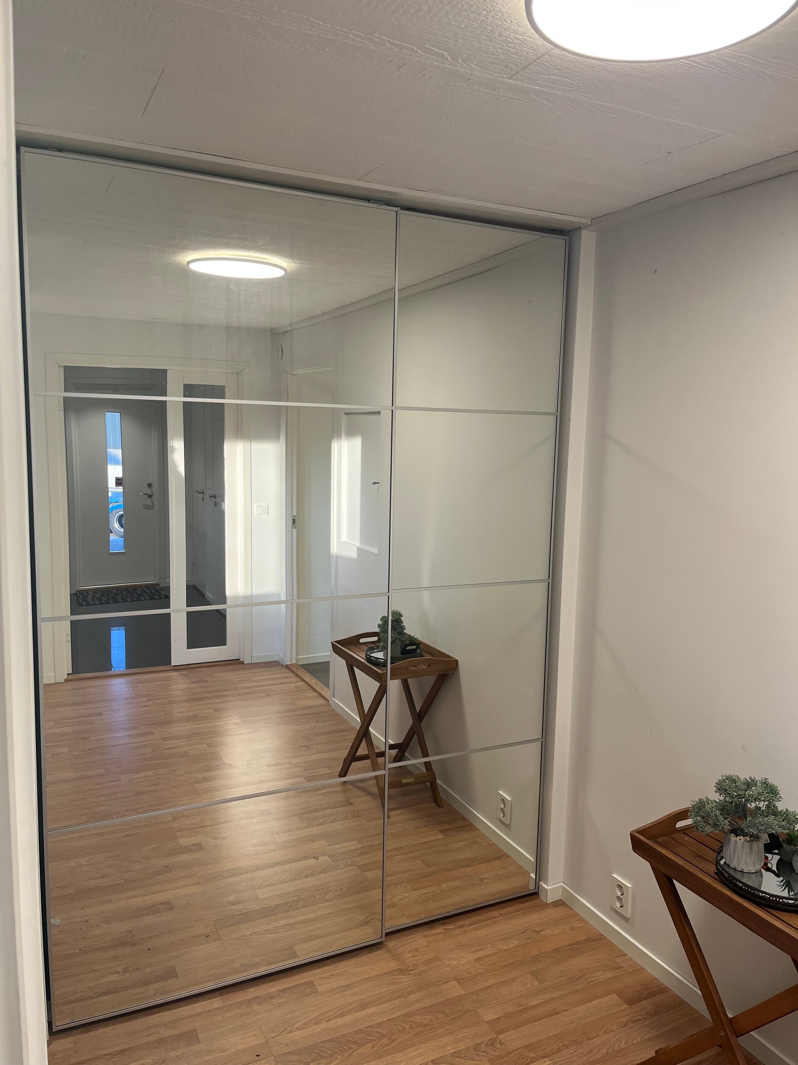 Garderobe gang Galleribilde