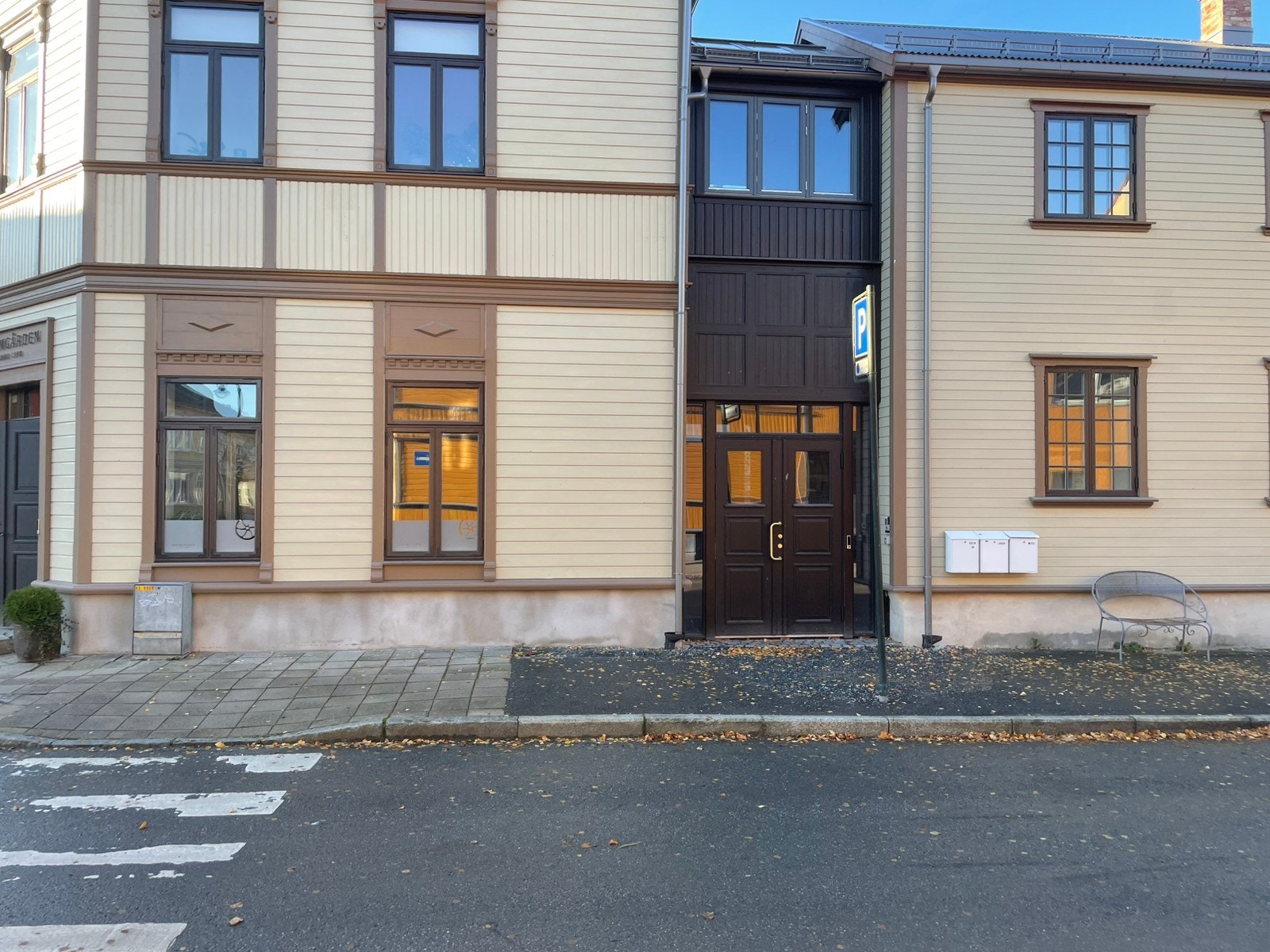 Inngang her, leilighet 2 etg til høyre Galleribilde