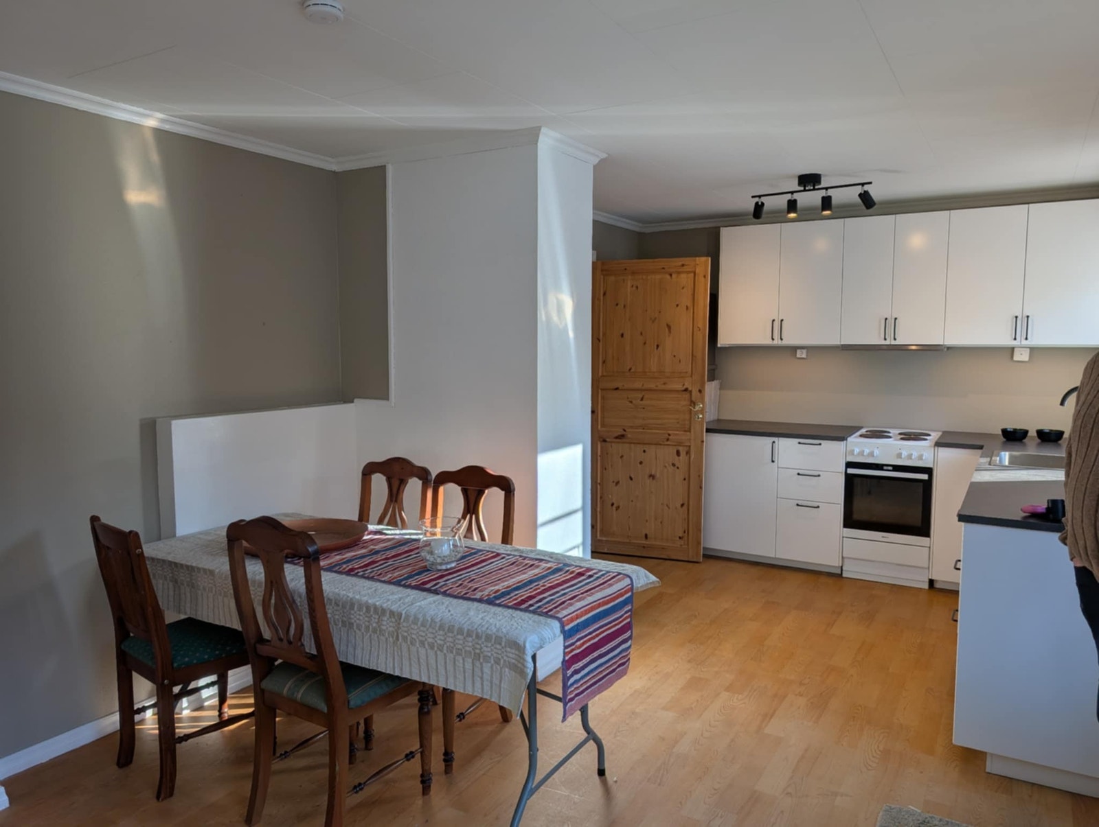 God plass i leiligheten. Galleribilde