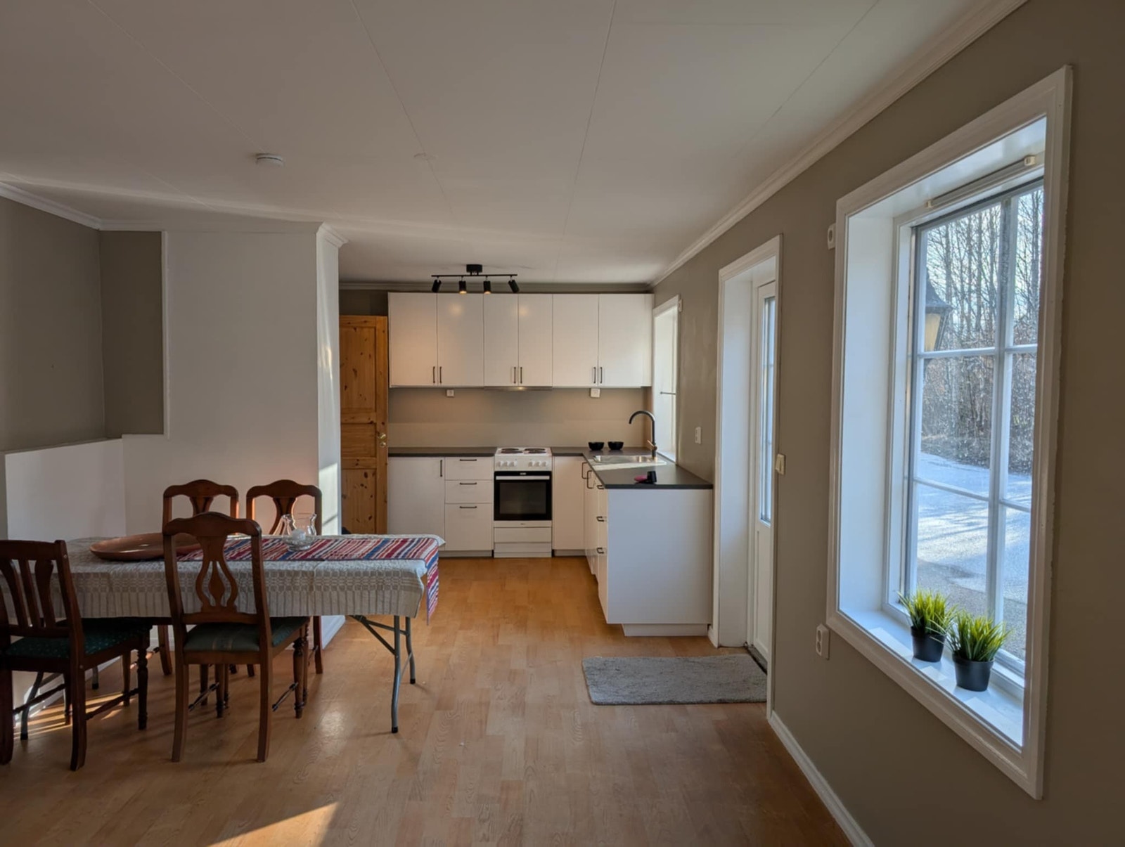 God plass i hele kjøkkenstua. Galleribilde