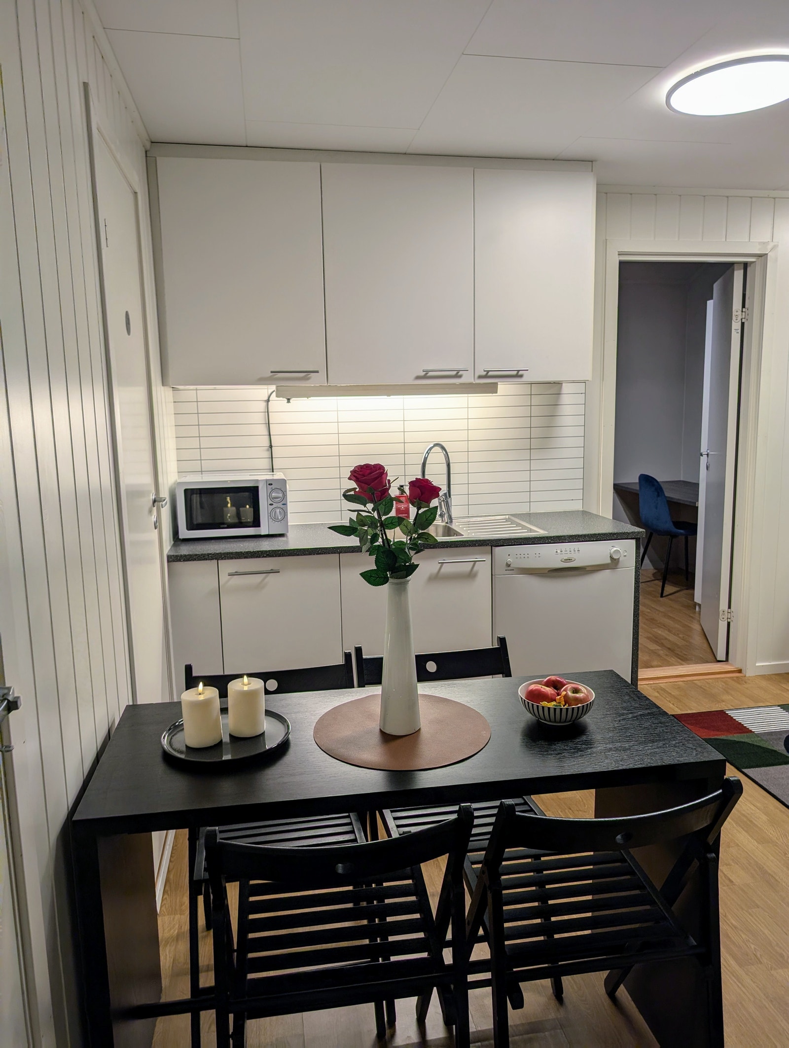 Kjøkken m/spiseplass Galleribilde