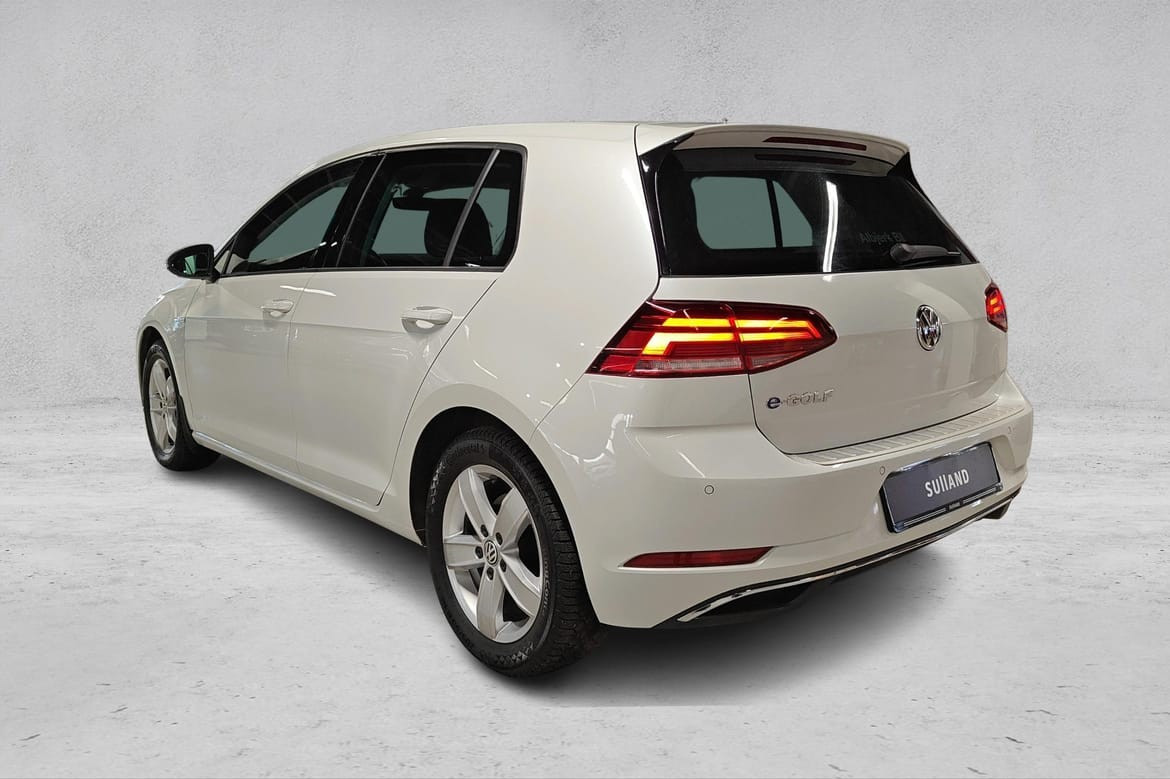 Volkswagen Golf Exclusive I Helskinn I Krok I ActivInfo I Keyless I 3