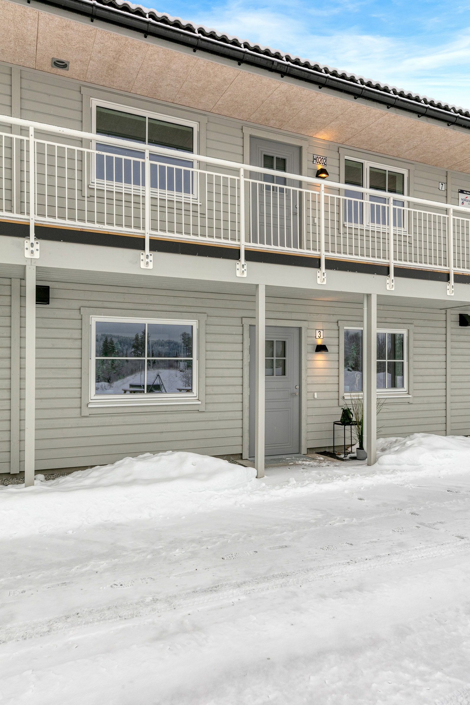 Leiligheten har overbygd inngangsparti Galleribilde