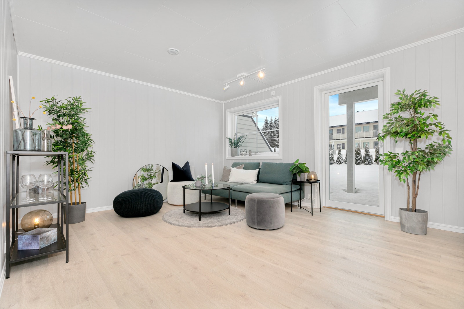 Stuen med dør ut til markterrassen. Galleribilde