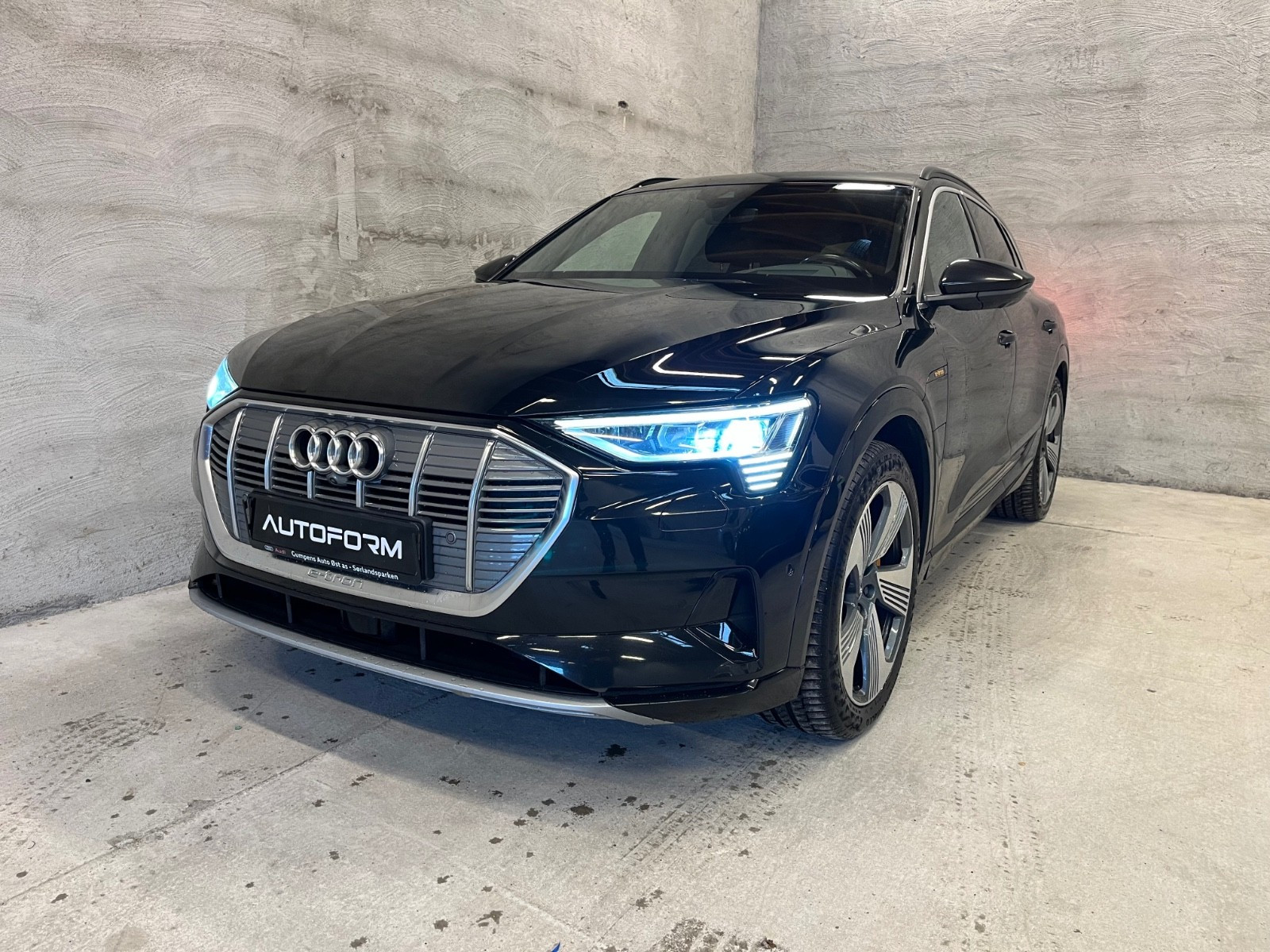 Audi e-tron 55 Limited, Krok - Skinn - Panorama - Luft - Ny service 2