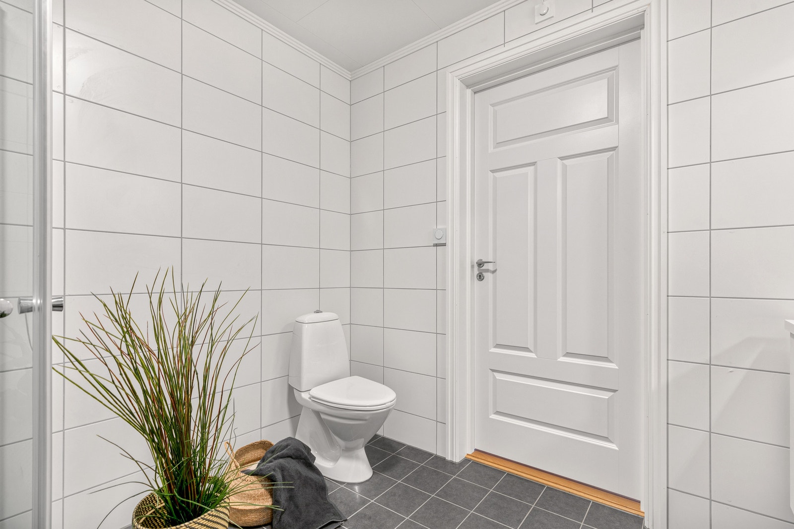 Bad. Foto er fra annen leilighet med lik planløsning. Galleribilde